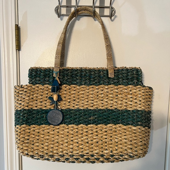 Bundle of 2 Colorful Striped Beach Bags ☀️ - Picture 4 of 13